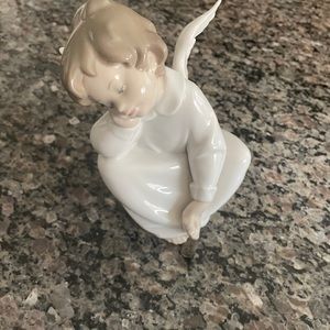 Lladro “Angel Dreaming” Figurine